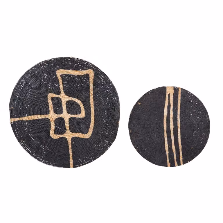 Set de 2 objetos decorativos de pared circulares abstractos Maisons du Monde en negro y beige, de ratán y textil, Diámetro: 121 cm y 166 cm