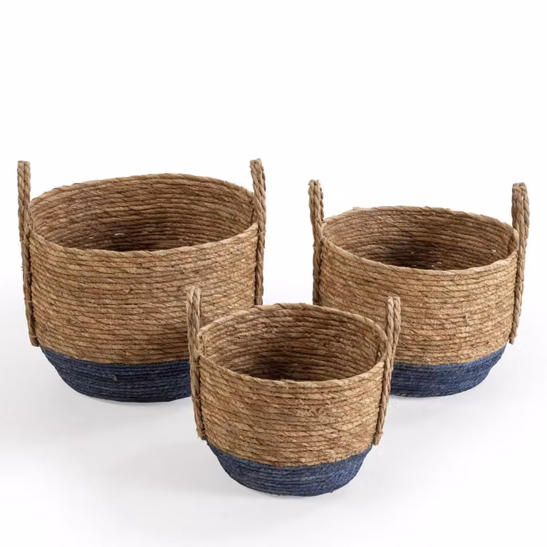 Set de 3 cestas de fibras naturales HOMN con asas y diseño de tejido abierto en colores azul, beige y marrón