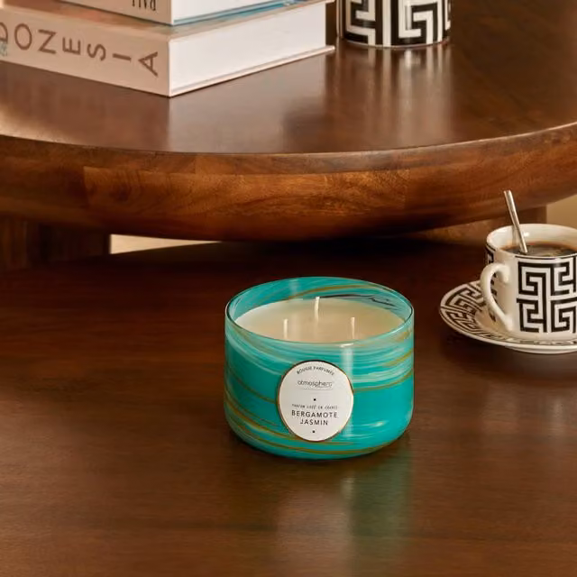 Vela perfumada Wavy de Atmosphera con notas de bergamota y jazmín de 540g