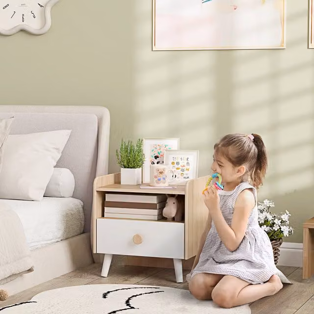 Mesita de noche infantil AIYAPLAY de madera de pino y MDF en color madera natural, An/P/Al: 40 x 32.5 x 40 cm