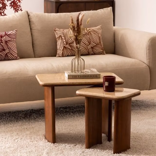 Juego de 2 mesas de centro nido Jivan de Atmosphera con tablero de travertino y acacia en color beige, An/P/Al: 60 x 38 x 40,6 cm