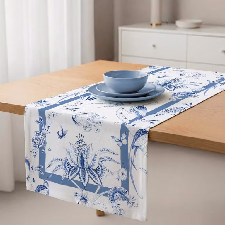 Camino de mesa floral Naf Naf de algodón en azul y blanco, An/P: 50 x 150 cm