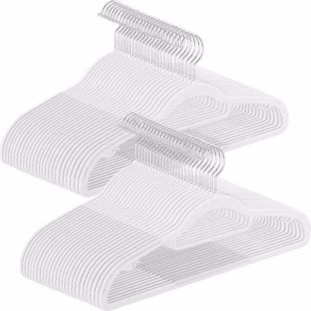 Juego de 50 perchas antideslizantes Songmics de plástico en color blanco con gancho giratorio de metal plata, diseño ahorrador de espacio y hombros contorneados, Largo: 42 cm