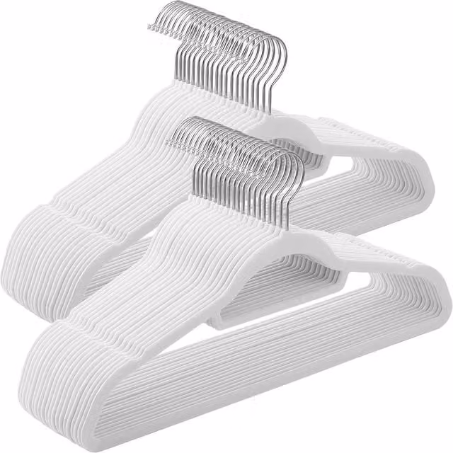 Juego de 50 perchas antideslizantes de terciopelo Songmics con barra y gancho giratorio en color blanco y plata, An/P/Al: 43,5 x 22,5 x 3,9 cm