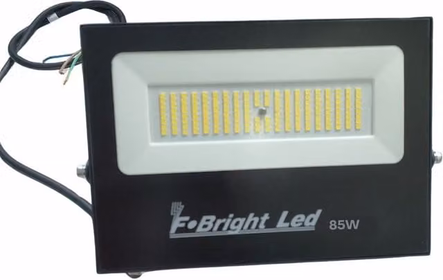 Proyector LED F-BRIGHT de 85W con protección IP65 y acabado en negro para iluminación profesional de exterior y trabajo