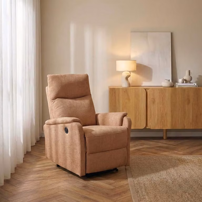 Sillón relax eléctrico de una plaza Baita en tejido naranja para salón