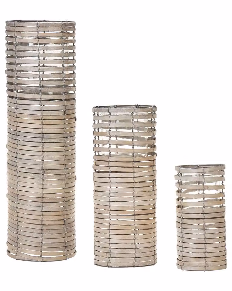 Conjunto de 3 candeleros Beliani de estilo rústico para mesa en colores gris, beige y marrón con acabados en madera y cristal