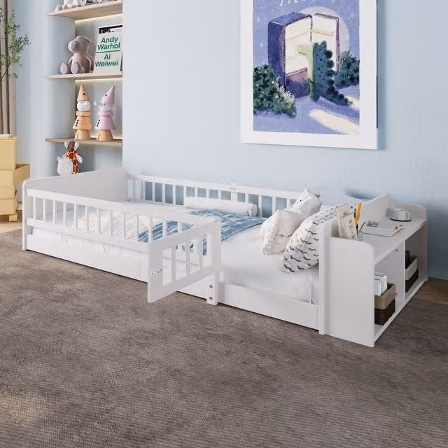 Cama infantil Kellany de madera de pino y MDF en color blanco con estantes laterales y cajón abatible, An/P/Al: 90 x 200 x 223 cm