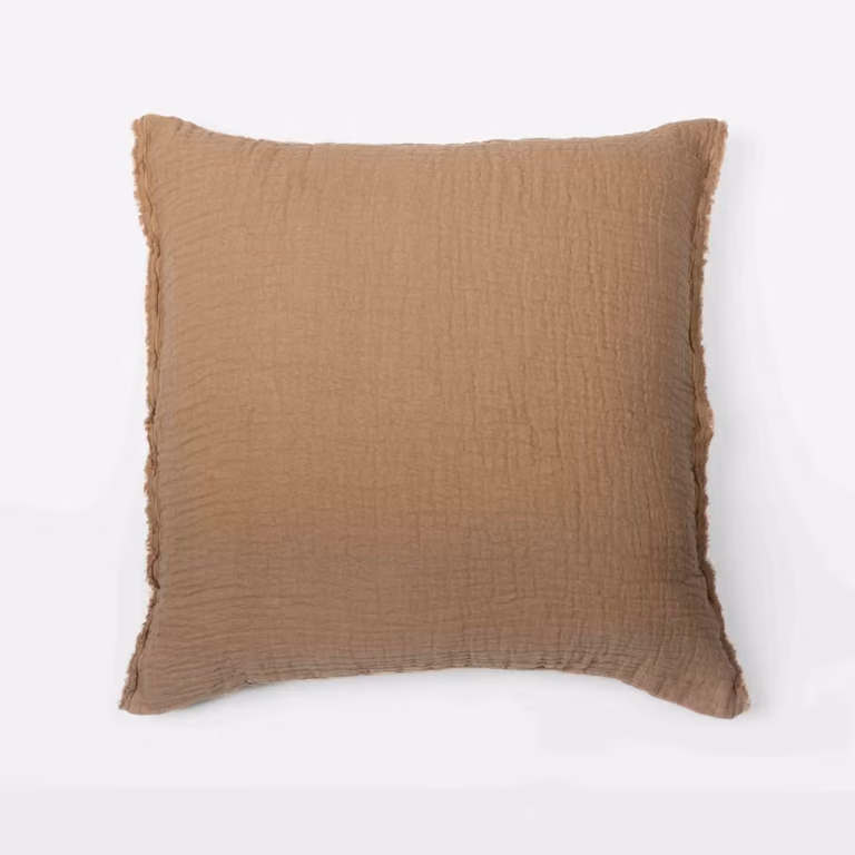 Funda de cojín gofrada de algodón y lino Maison d'été color marrón, 65 x 65 cm