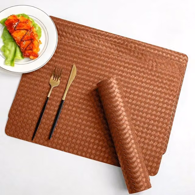 Juego de 4 manteles individuales XISRENS de polipiel color marrón, diseño moderno y rectangular, resistentes a manchas y calor