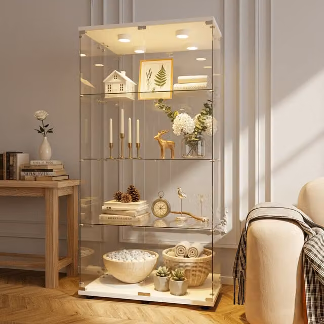 Vitrina de cristal NAHILIMI con iluminación LED, 2 puertas de cristal, 4 estantes internos y cerradura, estilo nórdico, color blanco