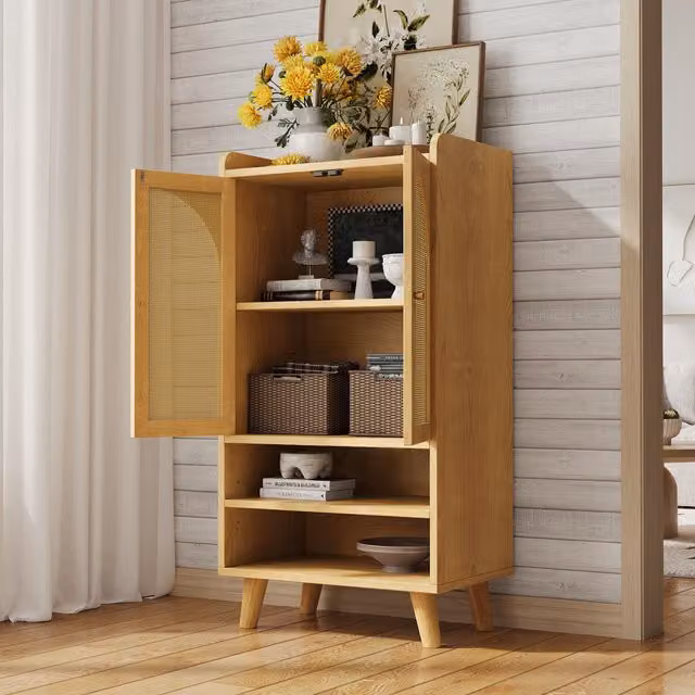 Aparador de madera natural con puertas de ratán y nichos abiertos HAUSS SPOLE en color beige y marrón, An/P/Al: 60 x 40 x 121 cm