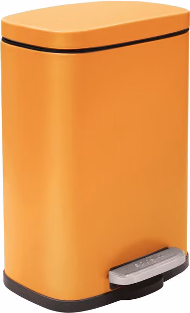 Papelera de baño Akira de Spirella en acero inoxidable color naranja con pedal y capacidad de 5 l