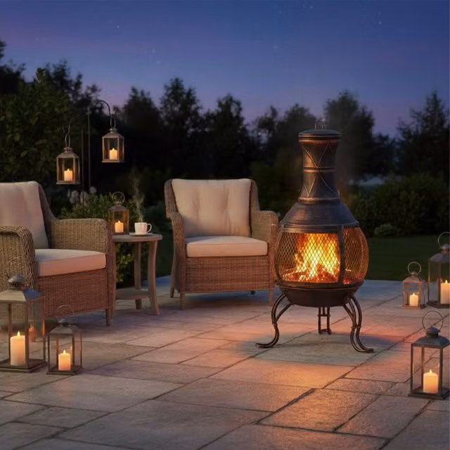 Chimenea de exterior NORTHIO en metal color bronce y negro con funda protectora