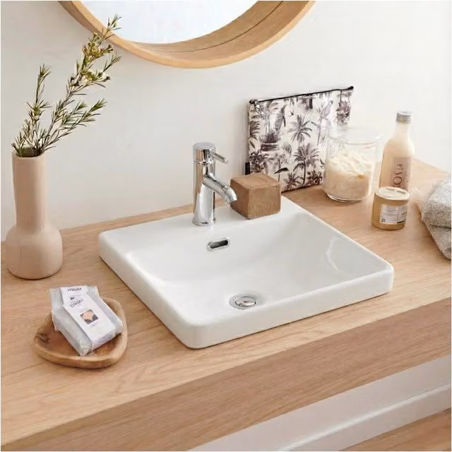Lavabo cuadrado semiencastrado Lea de MOB IN en cerámica blanca de 37 cm