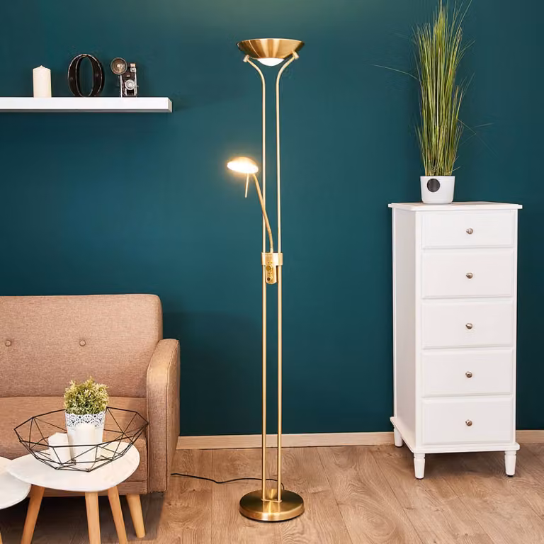 Lámpara de pie LED Josefin Lindby atenuable en color latón y oro para salón o comedor