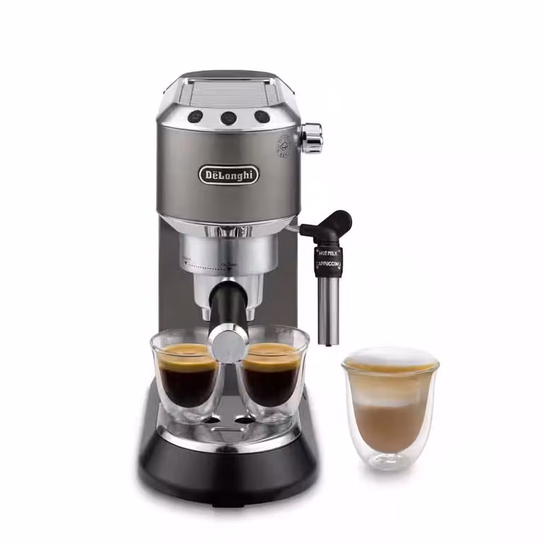 Cafetera espresso De'Longhi Dedica Style EC685.TB en color titanio con vaporizador de acero inoxidable