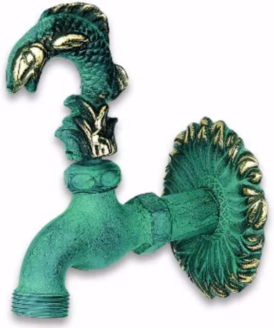 Grifo de jardín decorativo Fplus de latón envejecido con diseño de pez en tono verdoso y adaptador para manguera