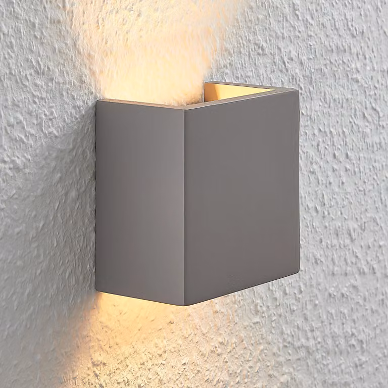 Aplique de pared Smira de Lindby en gris con acabado de hormigón y metal para salón o pasillo
