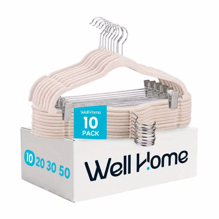 Set de 10 perchas de terciopelo beige con clips y gancho giratorio de WELLHOME