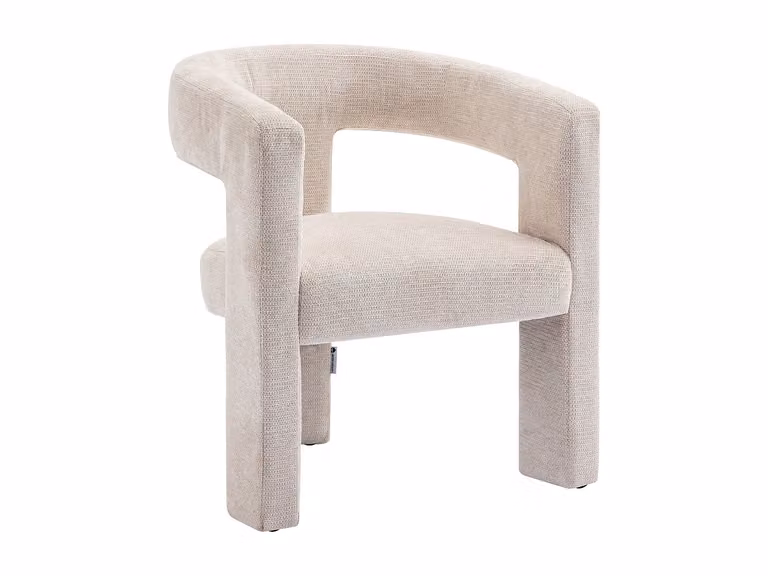 Sillón de tela beige FAVINA con reposabrazos y estructura de madera
