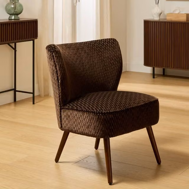Sillón Chiara de terciopelo marrón de Atmosphera Créateur d'Intérieur con Altura: 80 cm
