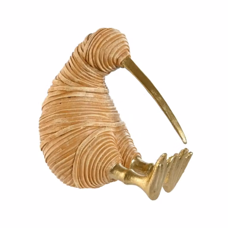 Figura decorativa de kiwi de La Loja de Ana en resina con efecto ratán, colores dorado y marrón, Altura: 13,5 cm