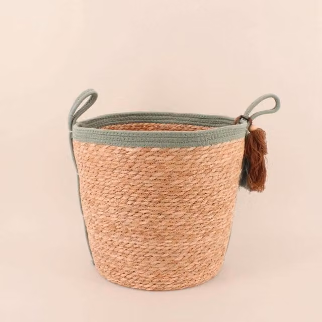 Cesta de junco marino AZAO en colores verde y beige con tejido abierto, An/P/Al: 37 x 40 x 37 cm