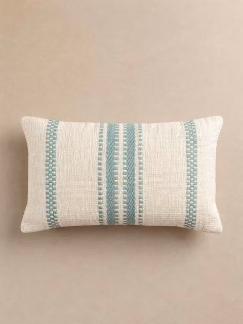 Cojín Lemer de Kenay Home con diseño de rayas en azul y blanco, fabricado en algodón con funda lavable y extraíble, An/P/Al: 30 x 30 x 1 cm