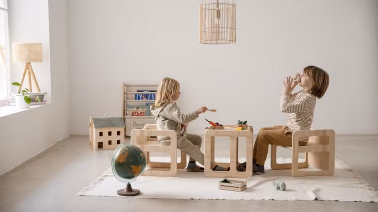 Set de 3 sillas Montessori para niños de RNT by Really Nice Things en madera de pino color natural