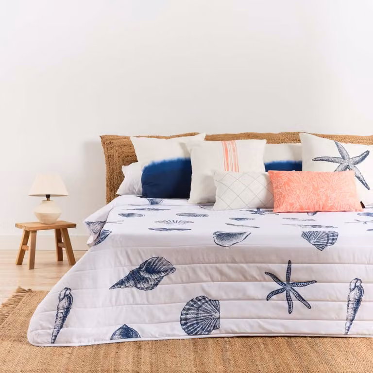 Colcha boutí acolchada Mediterranean azul y blanca An/P: 190 x 270 cm