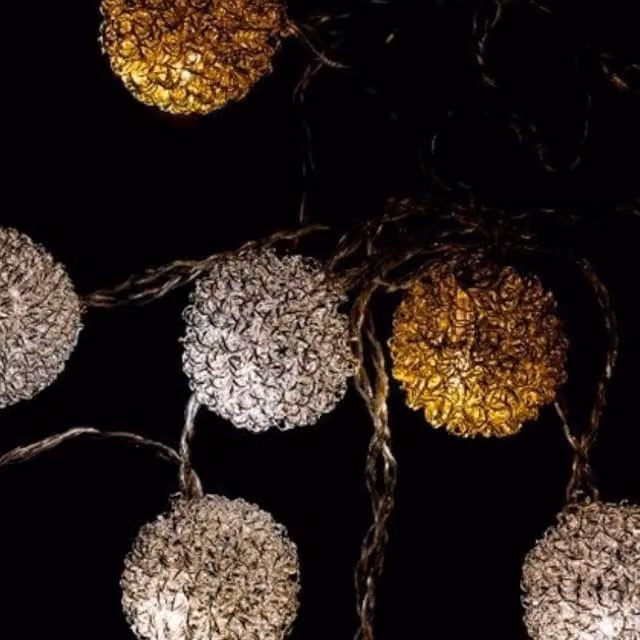 Guirnalda LED de Navidad F-BRIGHT con 10 Esferas en Colores Plateado y Dorado con Luz Blanca Cálida