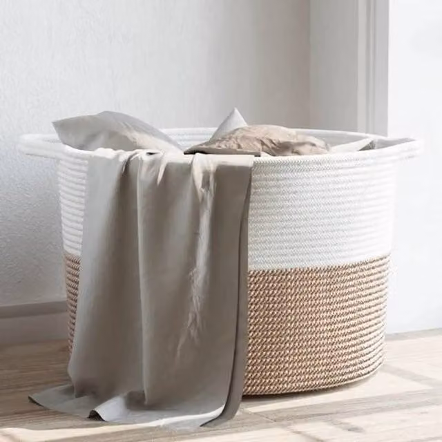 Cesto de ropa Tuserxln de Vidaxl con asas y diseño plegable en color marrón y blanco