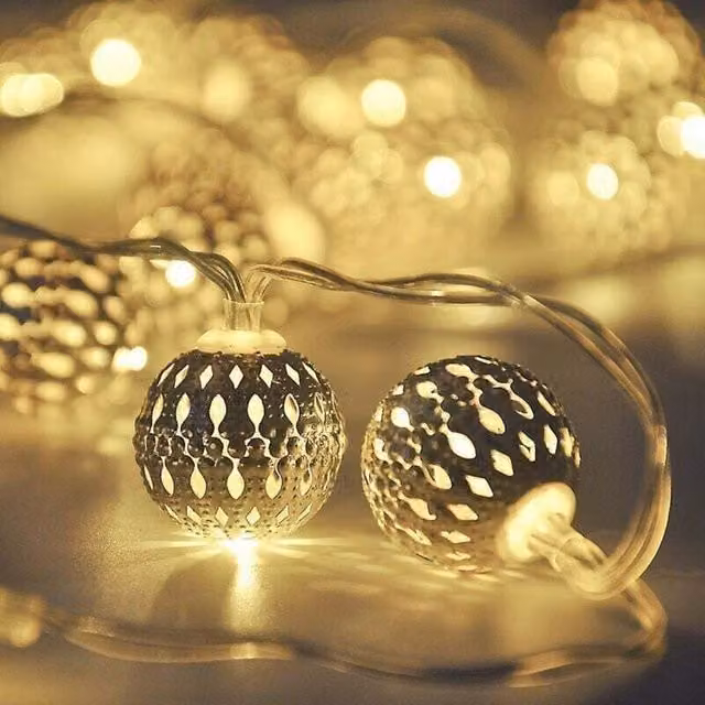 Guirnalda de luces solares ODIPIE con 20 bolas LED de estilo marroquí en color dorado y luz blanca cálida, resistente al agua IP65 para exteriores