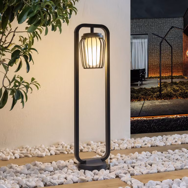 Baliza luminosa Chandan de Lucande para exterior, atenuable, color negro, fabricada en aluminio y vidrio