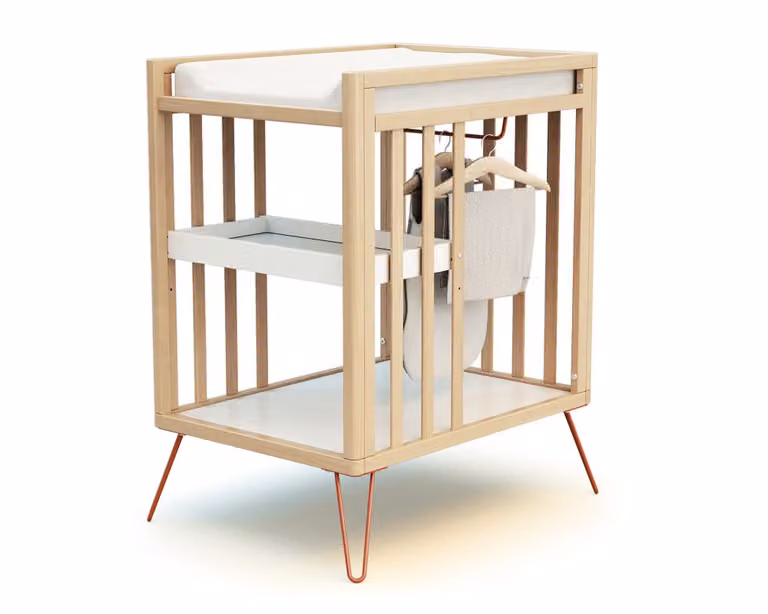 Cambiador Jurababy con 2 estantes en madera de haya y acabado lacado en beige y naranja