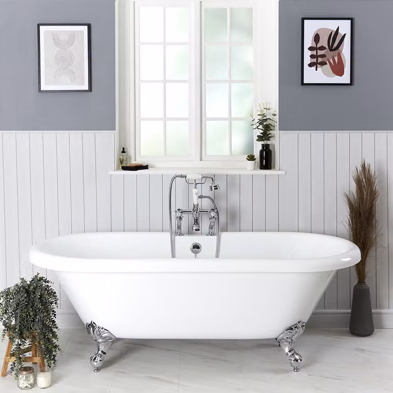 Bañera exenta de acrílico ovalada Legend con patas de garra de león cromadas en color blanco y plata, An/P/Al: 179,5 x 78,5 x 62 cm