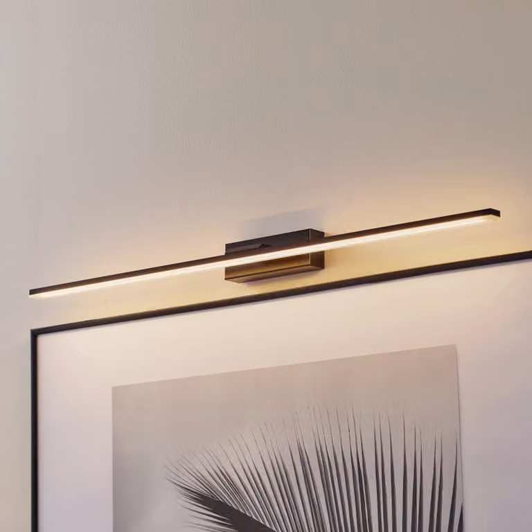 Aplique de pared LED Miroir MCJ en color negro para cuarto de baño con acabado en aluminio y luz blanca cálida
