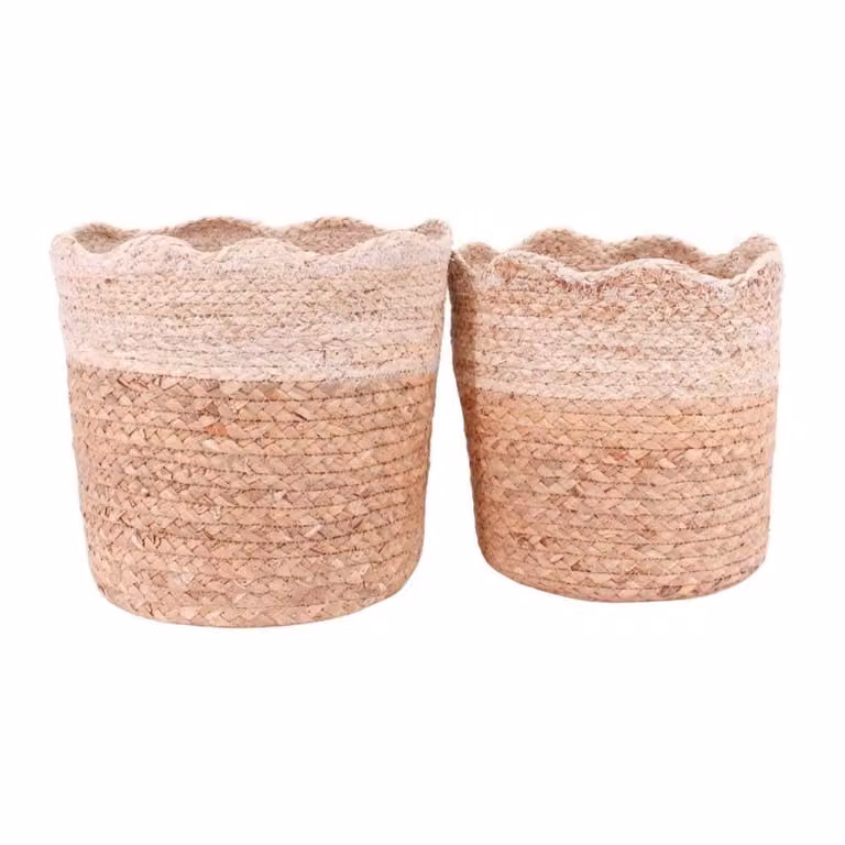 Juego de 2 cestas Corola de Ornami en color beige fabricadas con fibras naturales de seagrass y tejido abierto