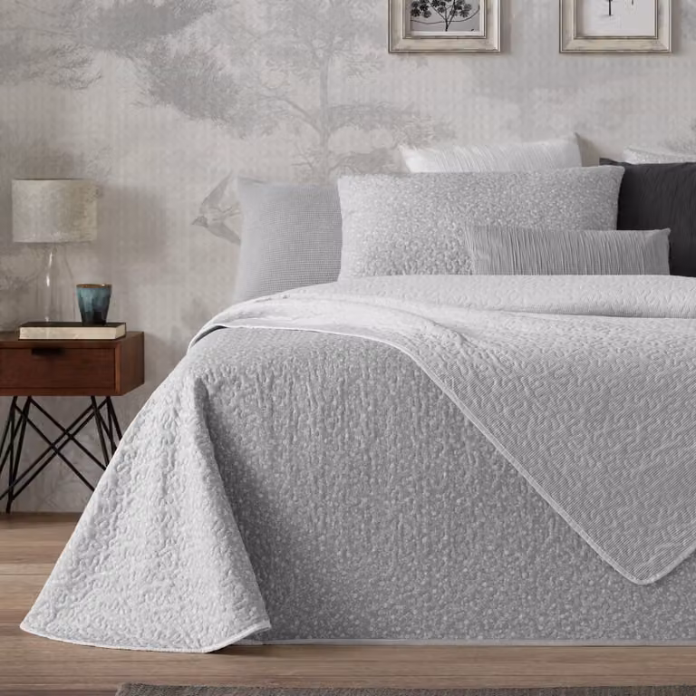Colcha bouti reversible Manterol con estampado floral en color gris para cama de 140 cm