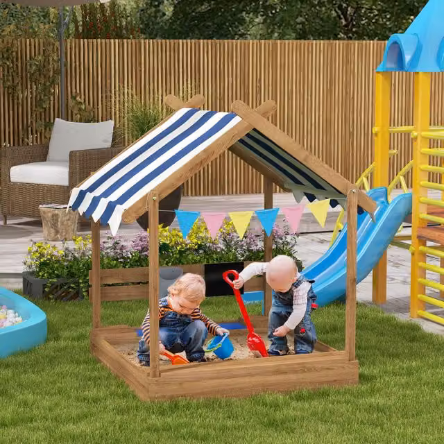 Arenero con toldo y casita de juegos Outsunny de madera maciza en color marrón, An/P/Al: 124 x 116 x 146 cm