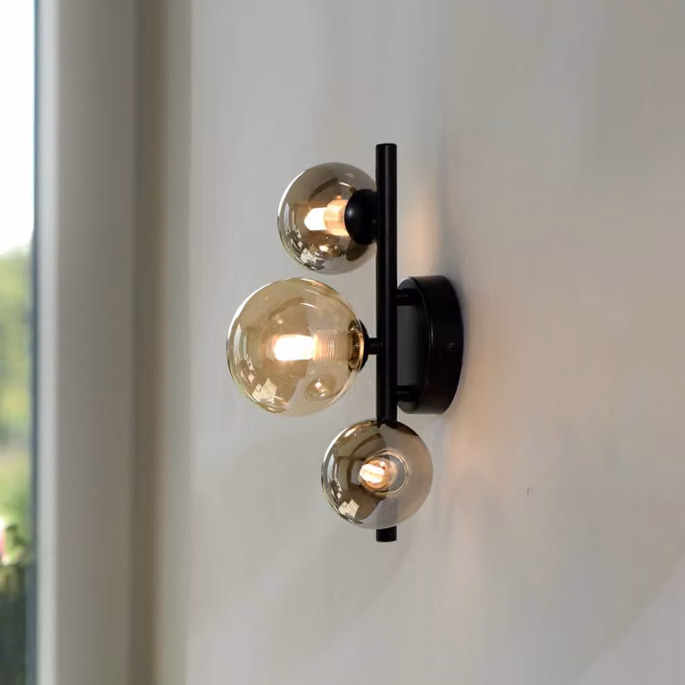 Aplique de pared Paul Neuhaus Popsicle en negro con cristal ámbar para salón o comedor