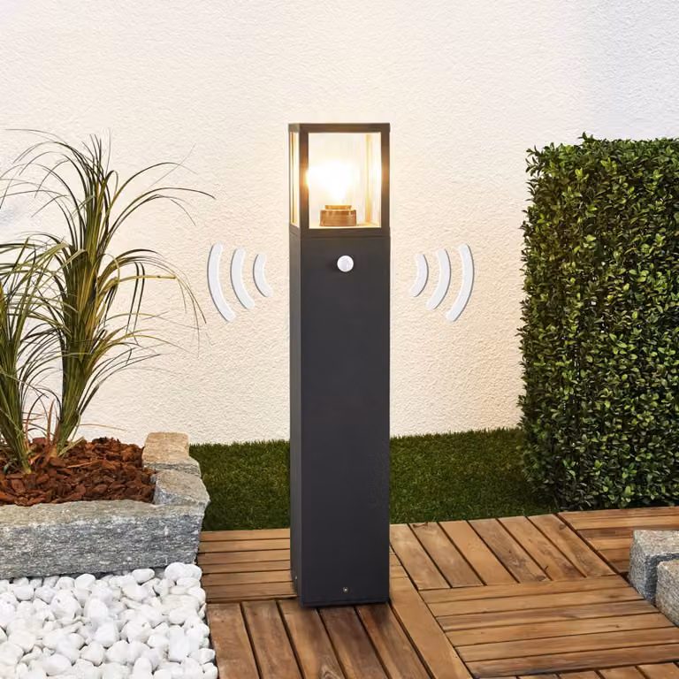 Bolardo luminoso Lucande Klemens con sensor de movimiento en aluminio y cristal, color negro y gris, Altura: 65 cm