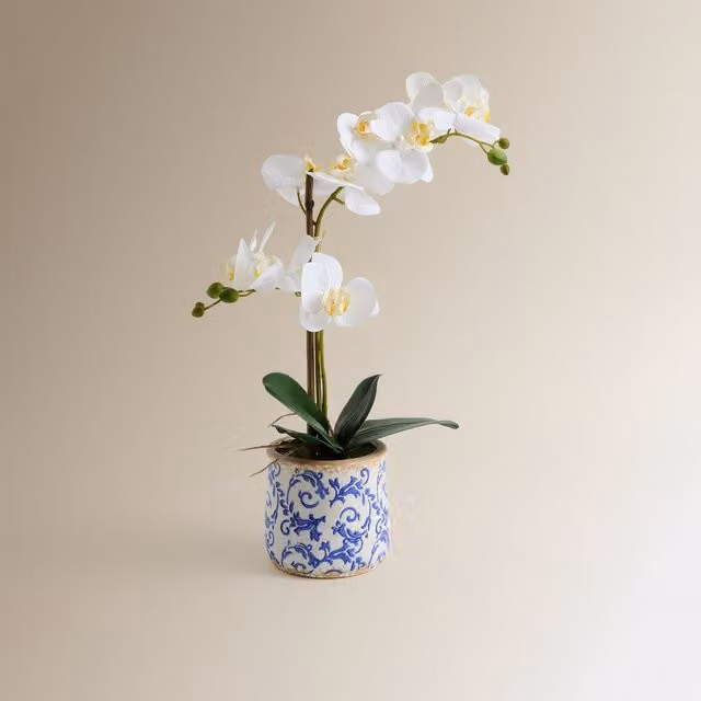 Orquídea artificial en maceta de cerámica blanca estilo vintage de El Corte Inglés