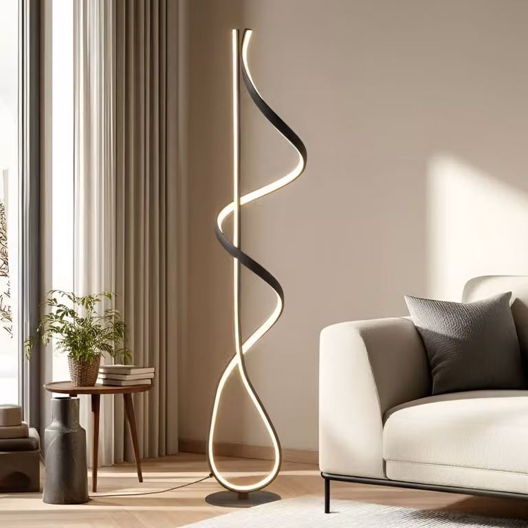 Lámpara de pie LED Lucande moderna en negro y transparente con acabado de aluminio y altura de 132 cm