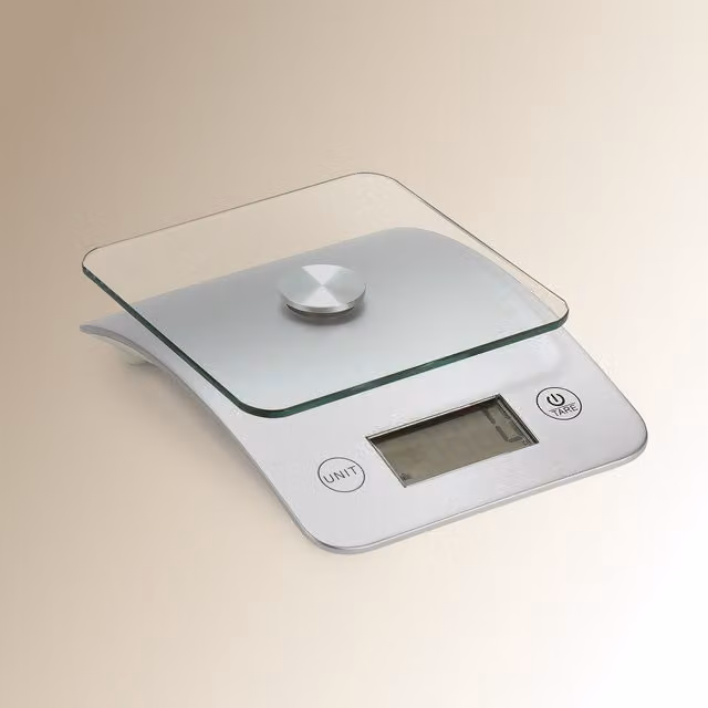 Balanza electrónica de cocina El Corte Inglés en color plata con pantalla digital y base de cristal