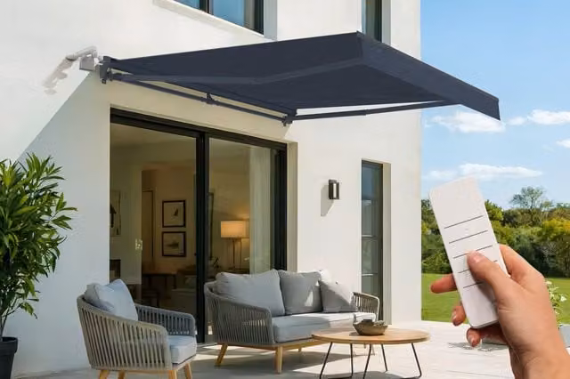 Toldo semicofre motorizado CAZEBOO Fazzio de color gris con lona premium de poliéster An/P/Al: 3 x 2,5 x 0,25 m