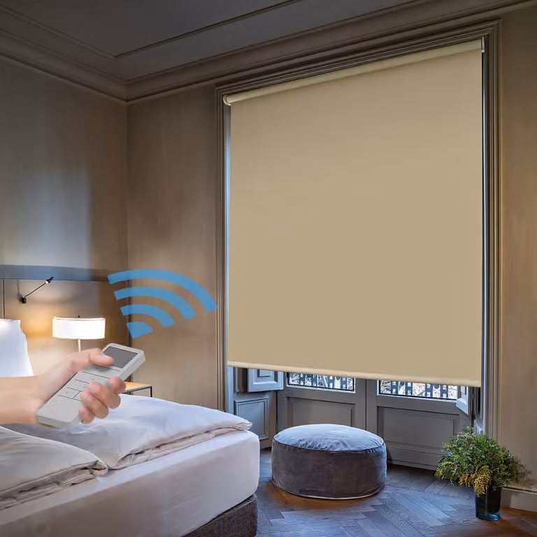Estor enrollable blackout motorizado Easydeco color beige An/P/Al: 105 x 190 cm