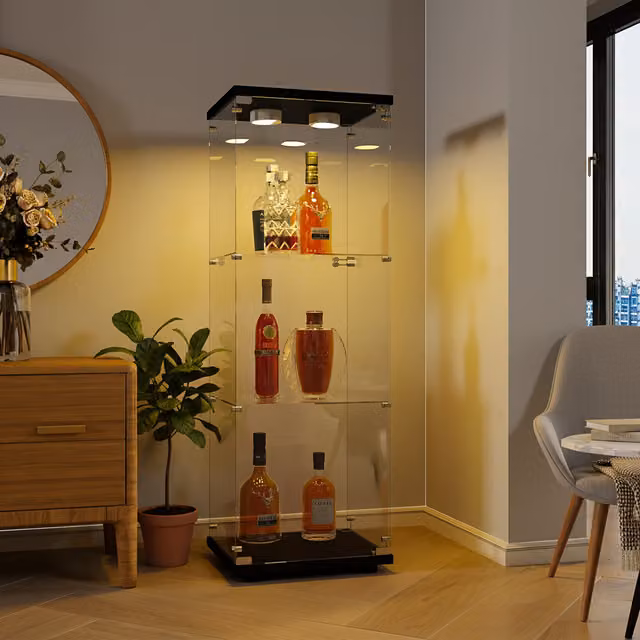Vitrina de cristal NAHILIMI en color negro con una puerta, estantes internos de cristal, iluminación LED integrada y cerradura