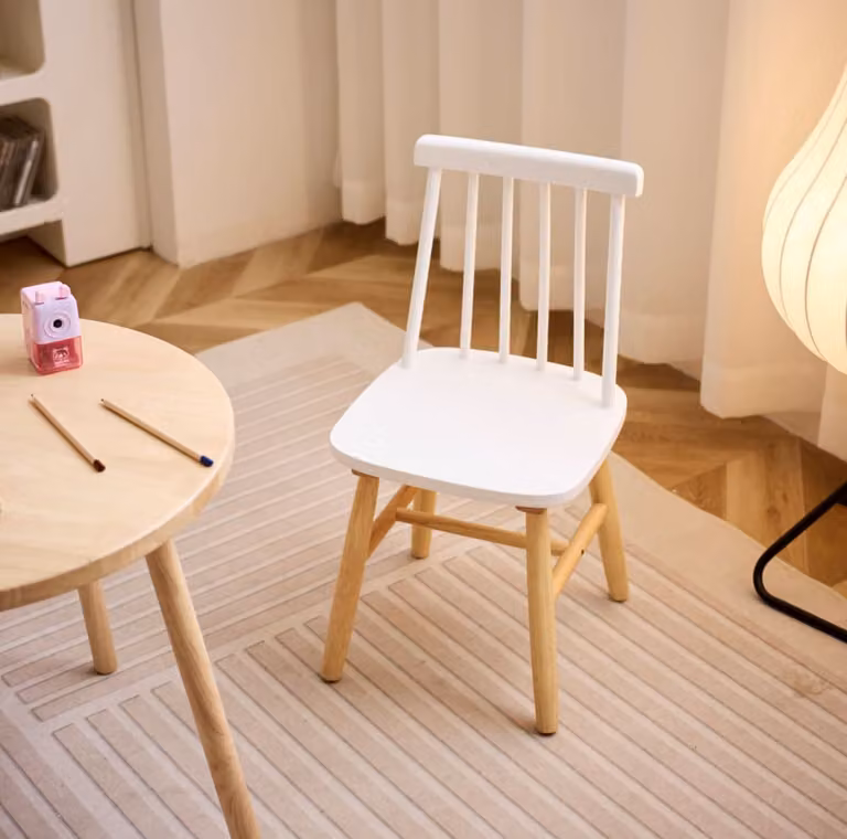 Set de 2 sillas de madera de fresno para niños Nordlys en color blanco estilo vintage